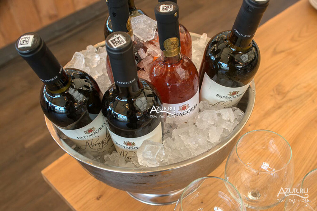 Грех было не воспользоваться таким приглашением, так что оно было с. Vinnye Tury Ekskursii Degustacii Vin Fanagoriya V Posyolke Sennom