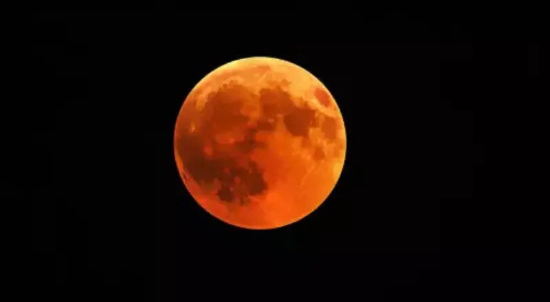 Brasil terá noite de ”Lua de Morango” nesta segunda-feira (29) ; fenômeno poderá ser visto sem telescópio