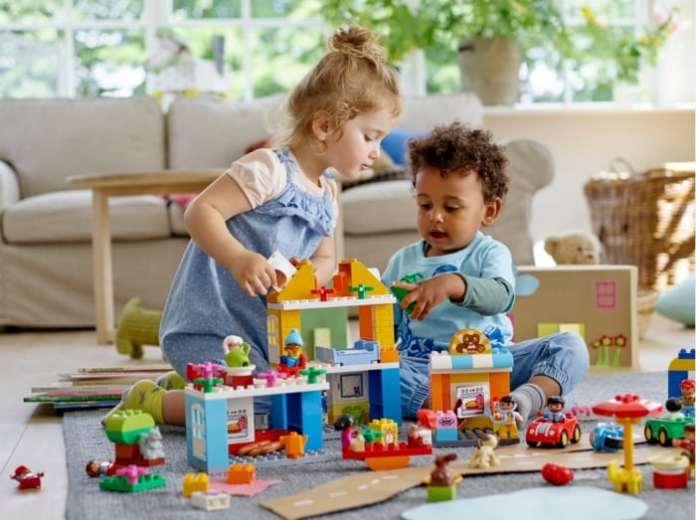 A LEGO® DUPLO® készletek szórakoztató módon támogatják a gyermekek tanulását is. LEGO® DUPLO® készletek