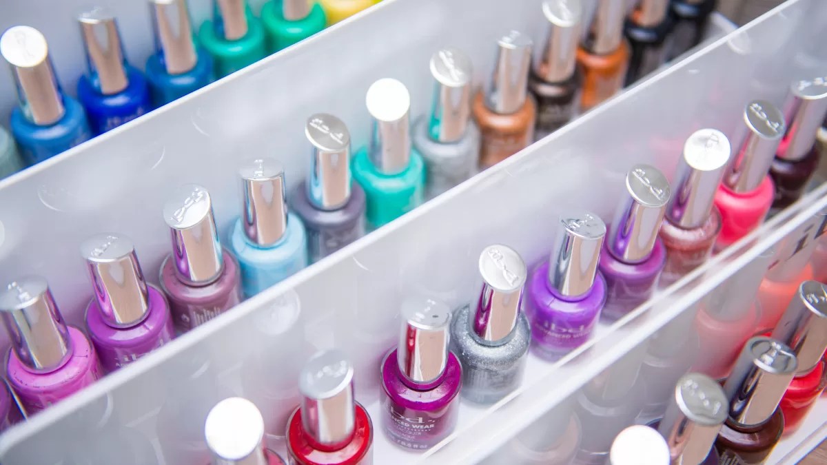 Color Your World: The Hottest Nail Shades for Spring 2025