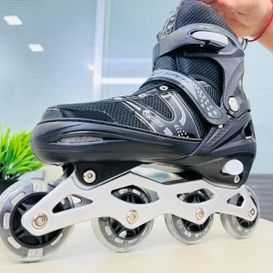 Black Skating Shoes