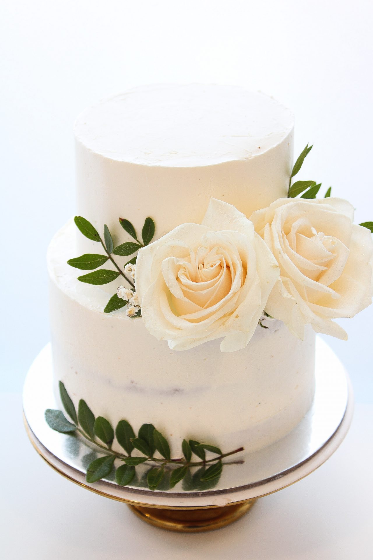 White Roses Elegance Cake