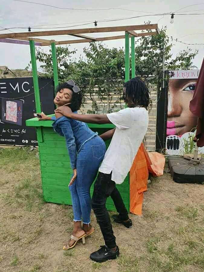 Togo : cette pose de Black-T avec K-Roll fait jaser les internautes