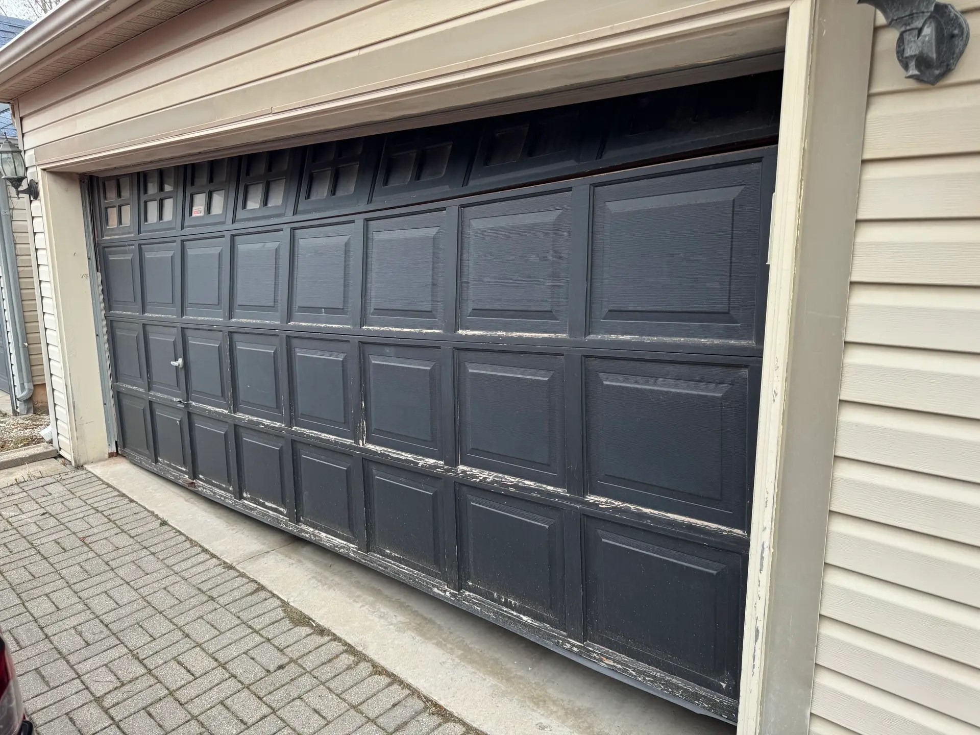 Garage door won’t open repair in Hamilton Ontario emergency service by Mul-T-Door