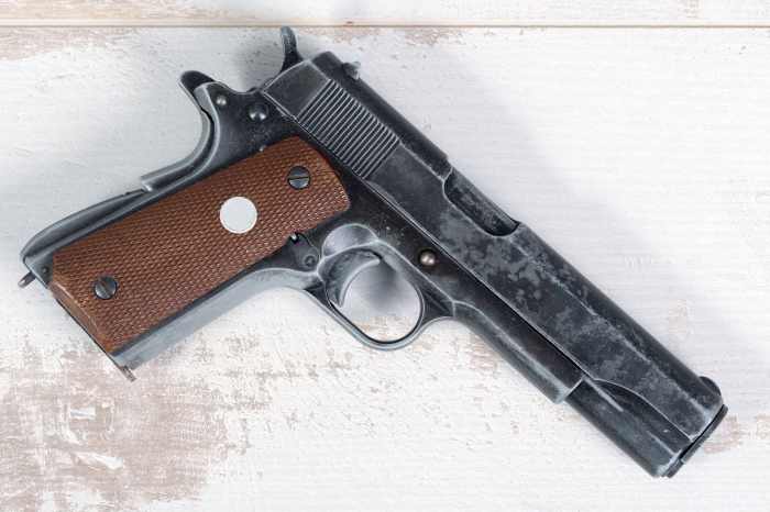 Hammerless vs hammer handgun