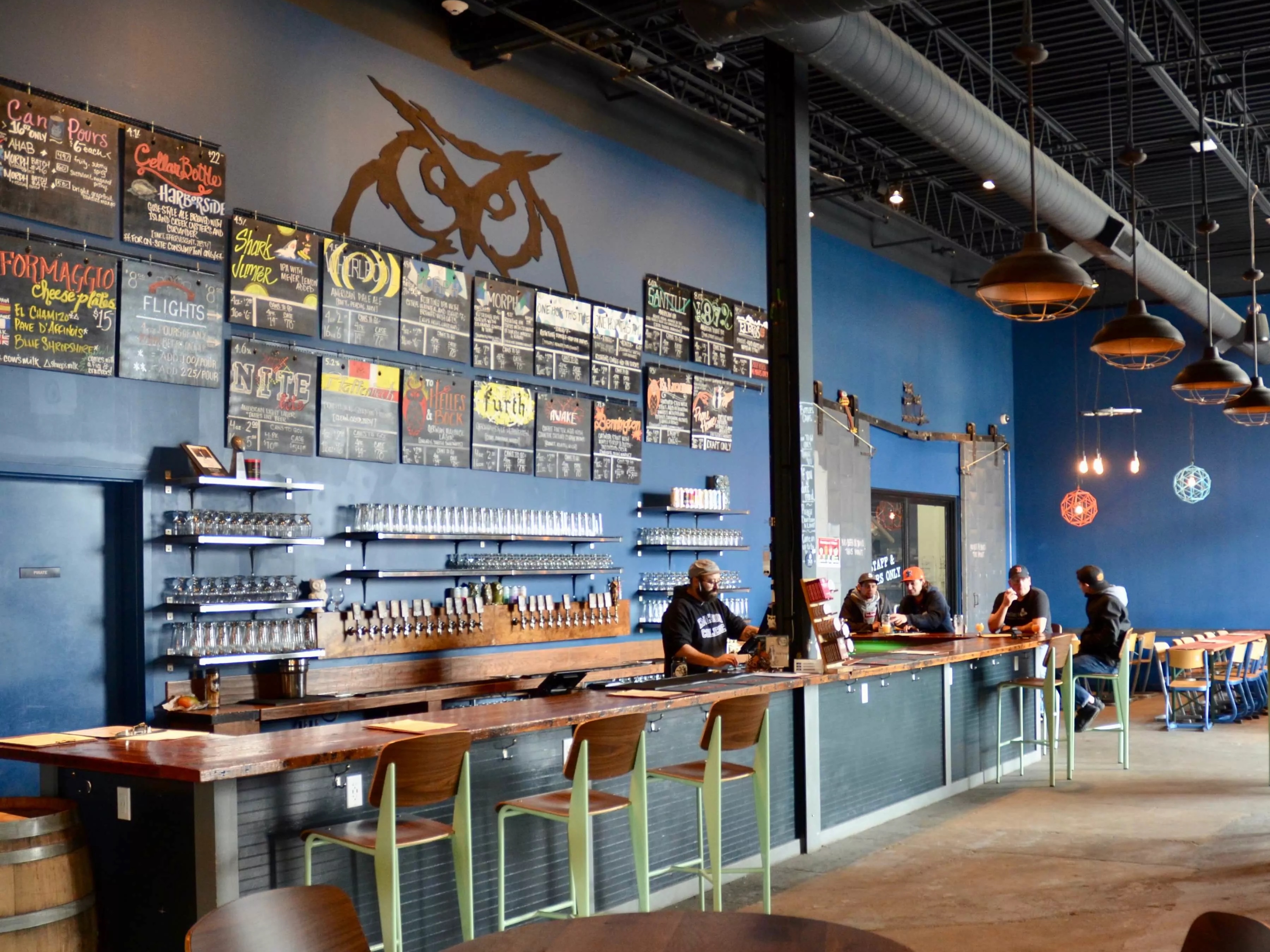 NightShift Brewery BACKPACKERS HOSTEL & PUB