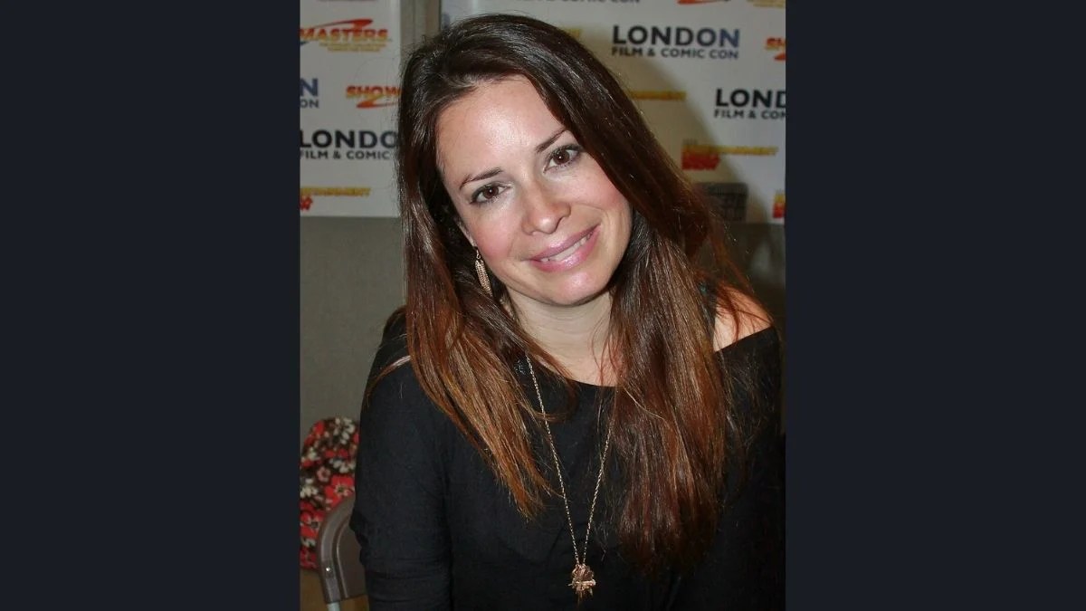 Holly Marie Combs Announces Retirement From Acting After Seven Years — But Admits She “Might Consider” Return After Son’s Graduation
