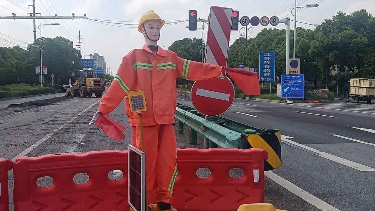 China Deploys Humanoid Policing Robots to Reshape Urban Traffic: “It Doesn’t Get Tired”