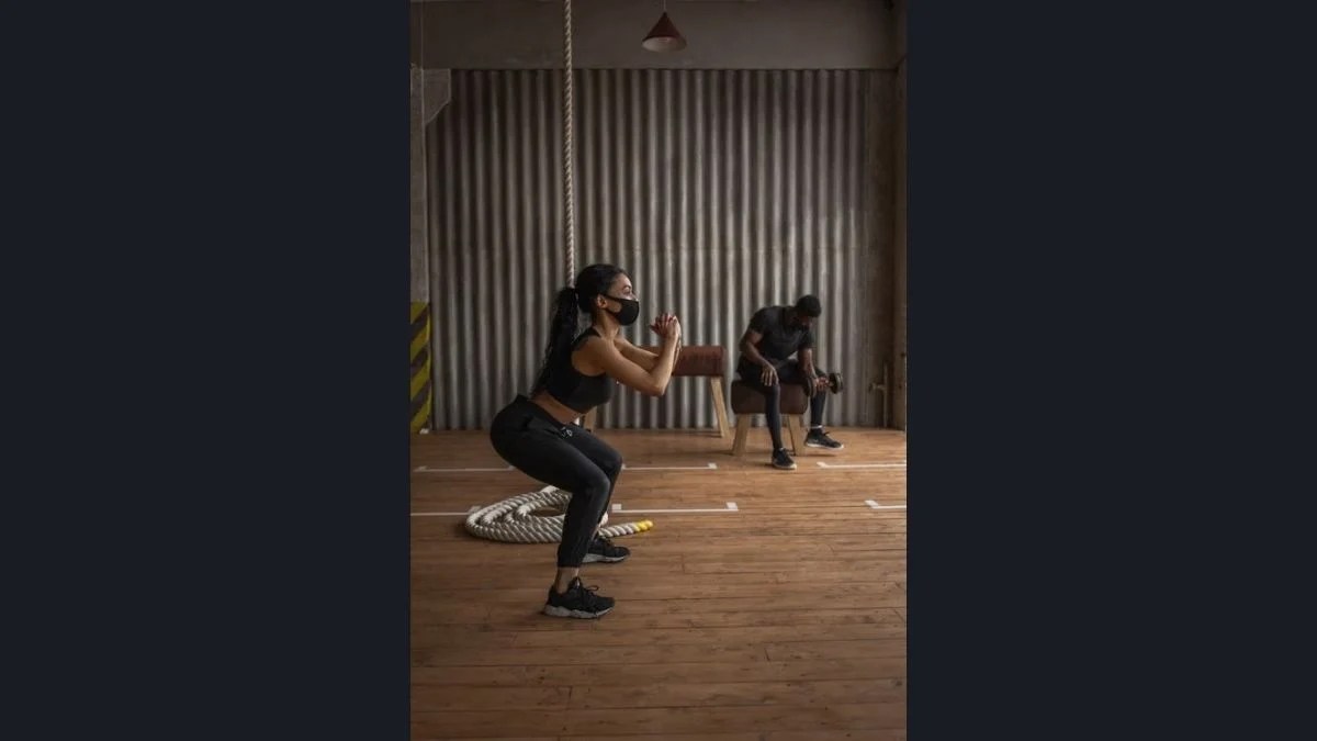 Chinese Woman Hospitalized With Severe Rhabdomyolysis After Manager Punished Her With 200 Squats for Missing Work Targets
