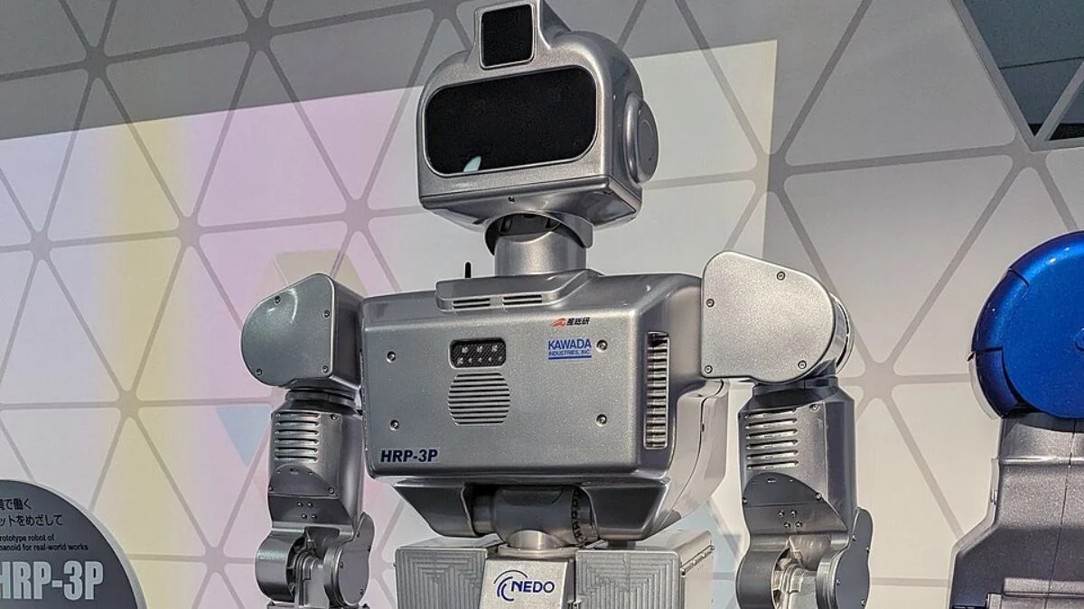Unitree Reveals ‘Superman’ Humanoid Claiming 28 MPH Sprint and 2-Meter Jump Records: “Significant Room for Further Improvement” 