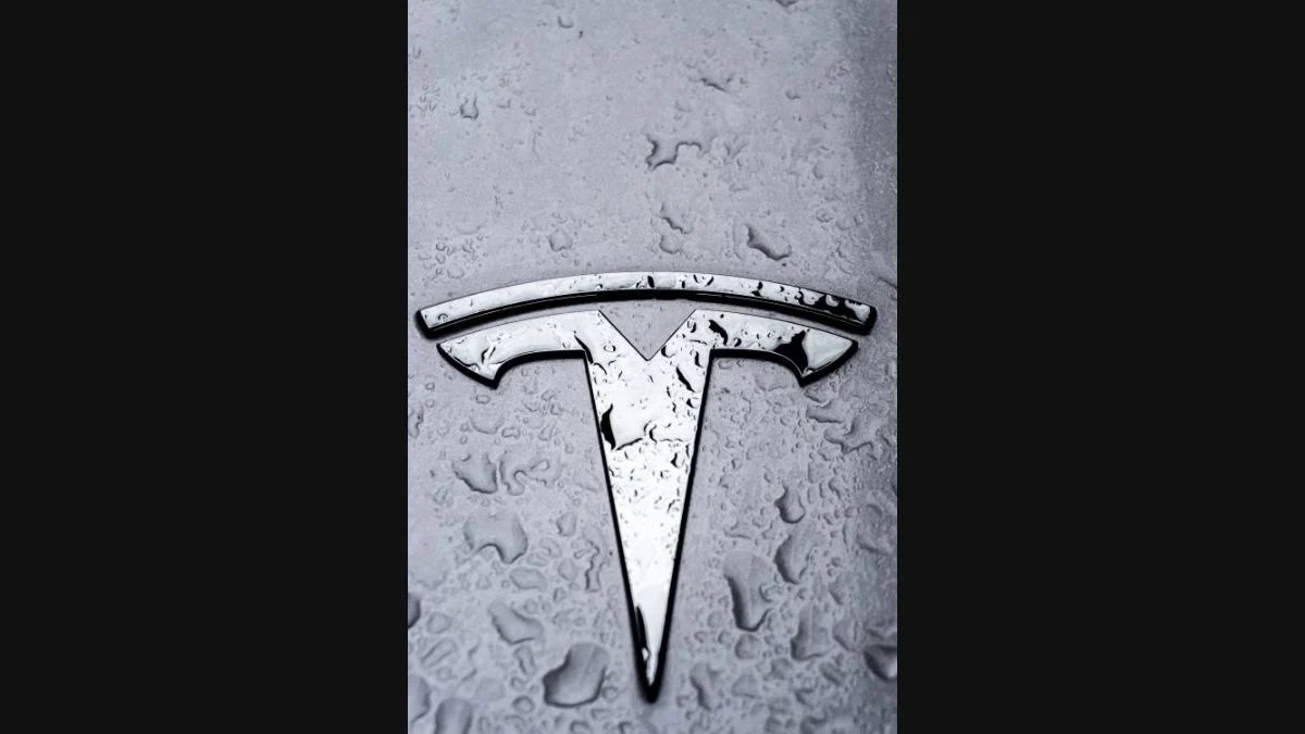 Tesla Roadster Reservations Reopen With $50,000 Deposit Ahead of October 1 Reveal