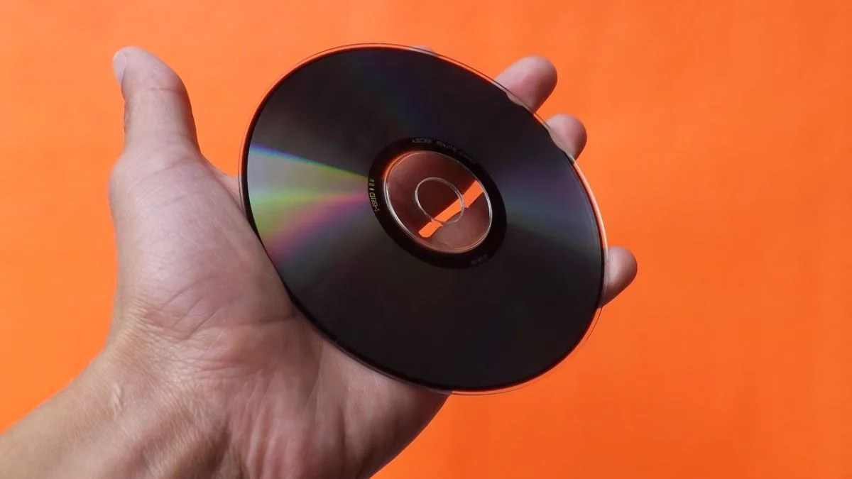 Shuhei Yoshida and Adam Boyes Recreate PS4 Game-Sharing Meme Without the Original Disc