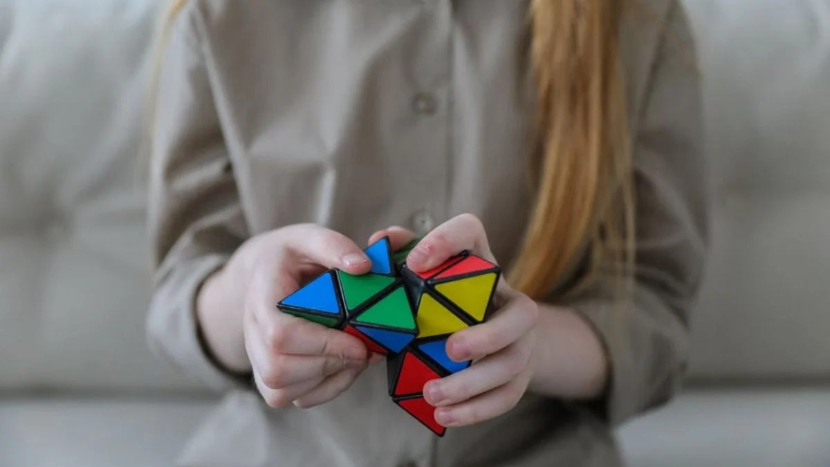 Six-Year-Old Lian Yunzhi Makes Rubik’s Cube History by Breaking the Women’s World Record Twice in Three Days