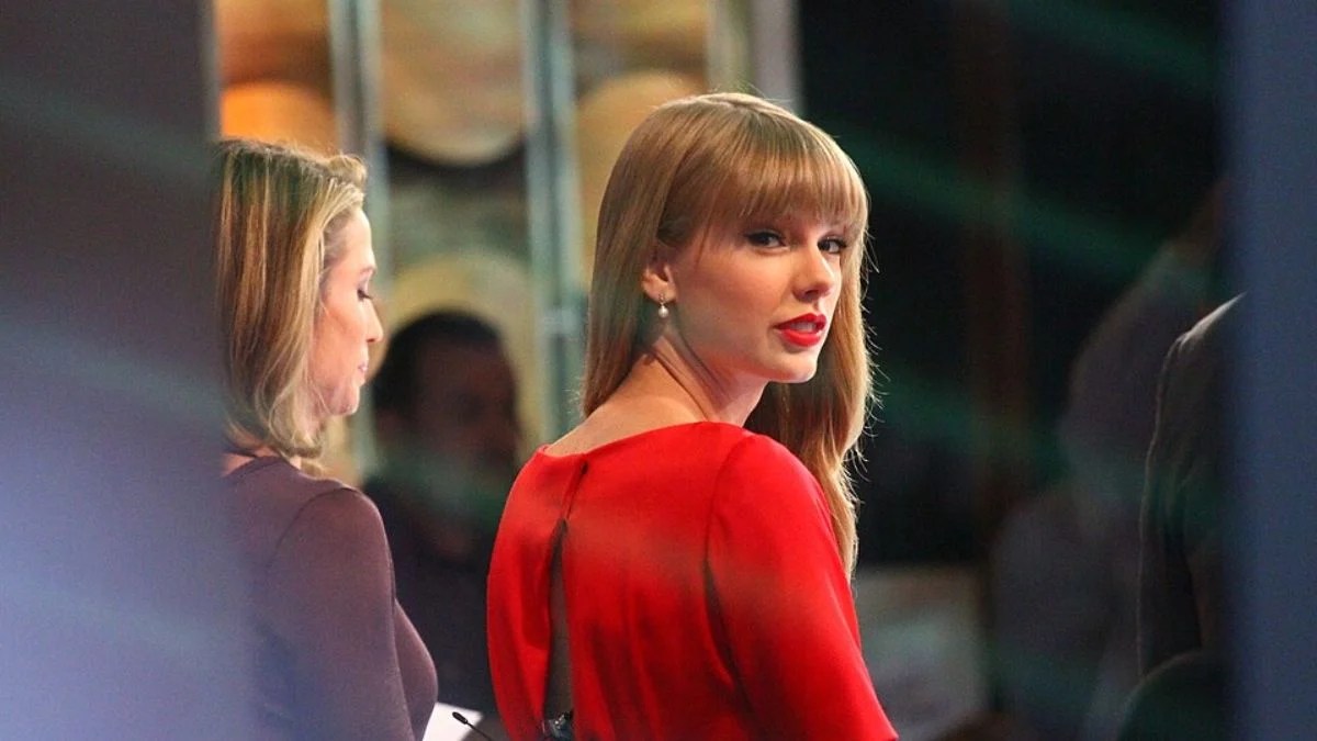 Taylor Swift and Kacey Musgraves Honor Dolly Parton at the 2026 MTV VMAs in Emotional Tributes