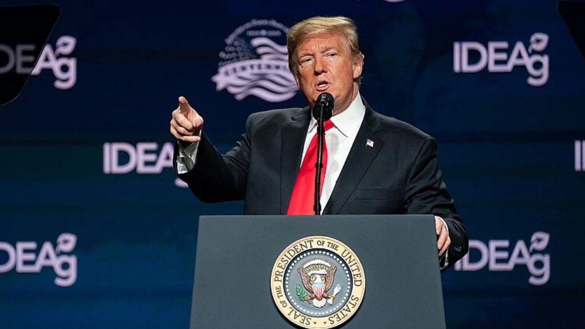 Mike Lee Blocks Kennedy Center Demolition Protection Bill as Trump Name Dispute Escalates