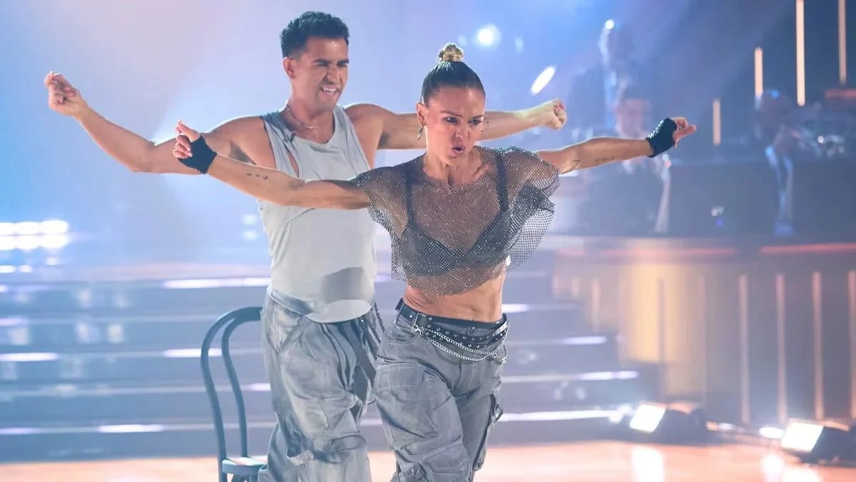 Julia Stiles Gets Emotional Preparing for Heath Ledger Tribute on ‘Dancing With the Stars’: “Bringing Up a Lot”