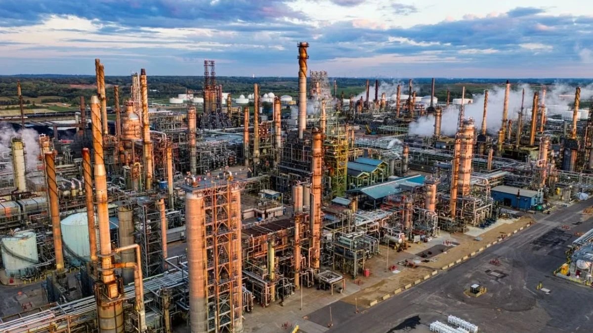 Toledo Chemical Release: Tank Reaction Forces Evacuations as EPA Monitors Glycidyl Methacrylate Leak