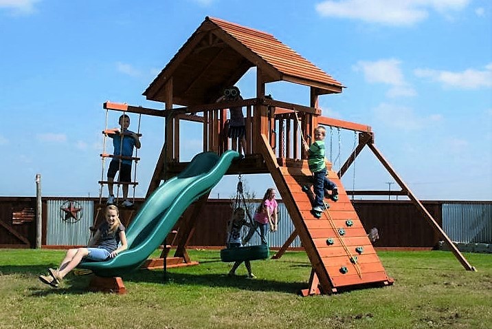 playset with tire swing