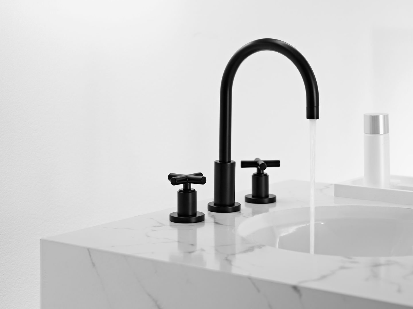 Hansgrohe fertigt armaturen in unterschiedlichen höhen. Dornbracht Tara I Armaturenserie - badezimmer.com