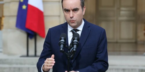 استقالة مفاجئة للحكومة تهز باريس - موقع بديل