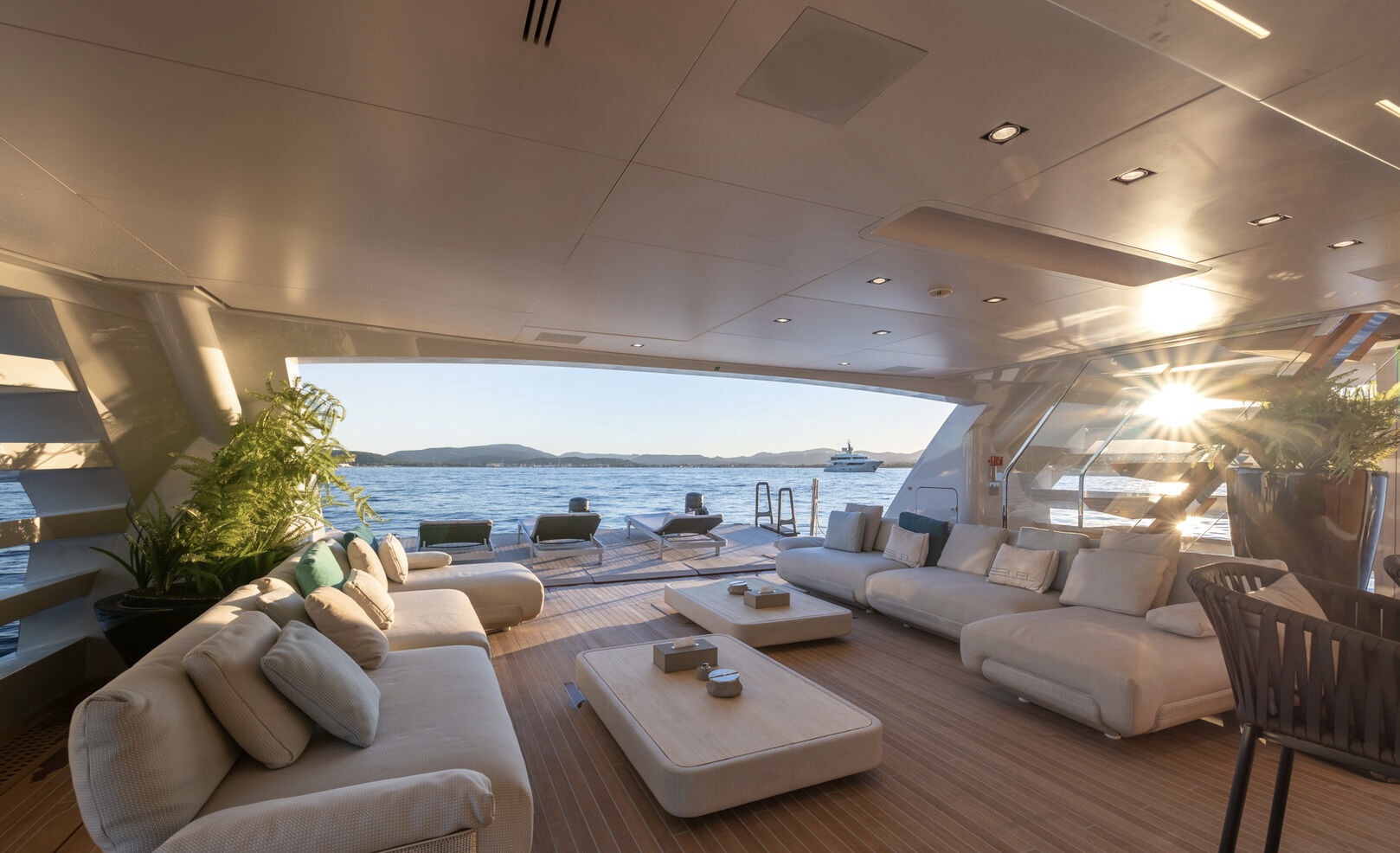 Superyacht LEL beach club lounge