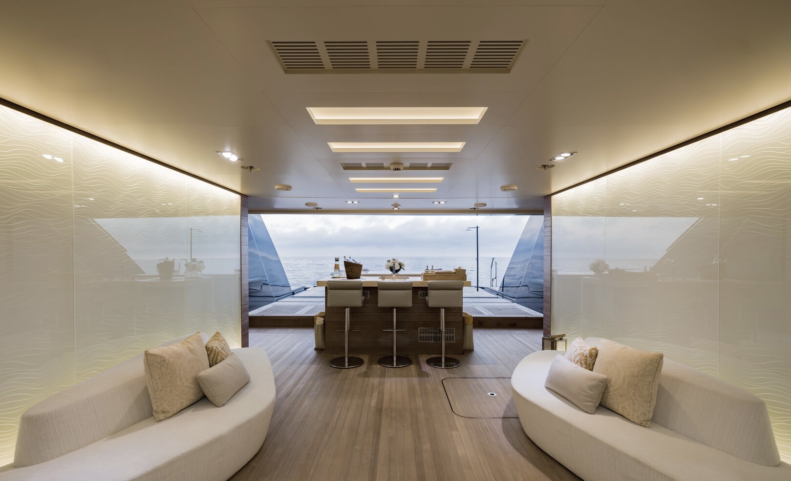 Superyacht Loon's Beach Bar