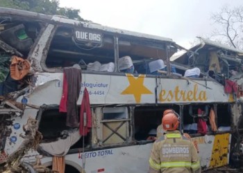 Acidente com ônibus deixa 9 mortas no Rio de Janeiro
