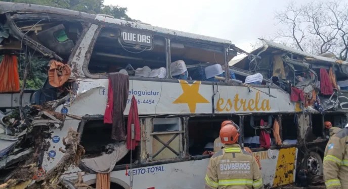 Acidente com ônibus deixa 9 mortas no Rio de Janeiro