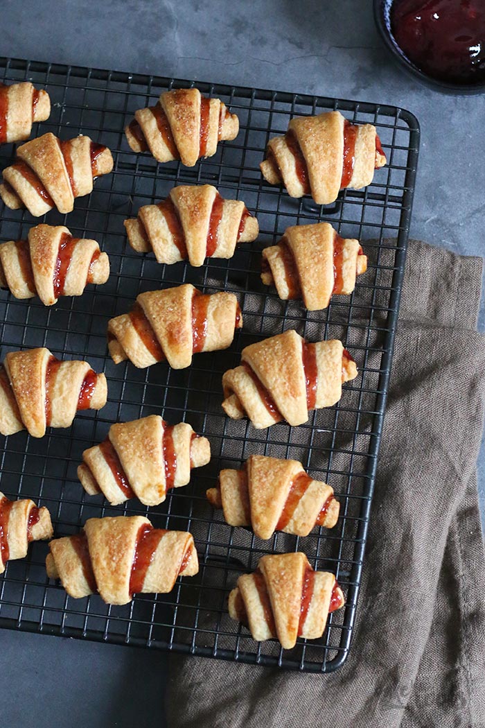 Rugelach mit Himbeerfüllung | Bake to the roots