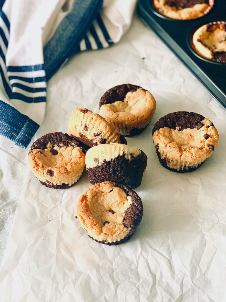 Prepare the tarts according to the instructions in a regular muffin pan, making sure that the chocolate chip cookie shell is quite thin. Brookie Cups Brownie Chocolate Chip Cookie Cups Bake With Sweetspot