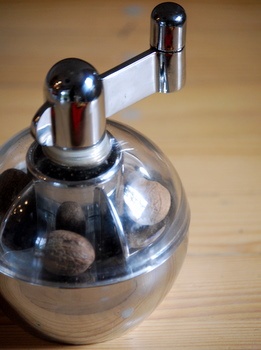Nutmeg grater