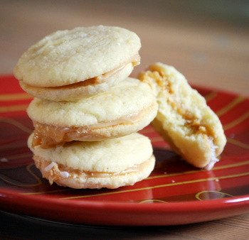 Alfajores (Dulce de Leche Cookies)