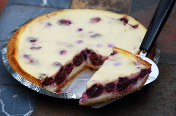 Quark Cherry Pie, whole pie