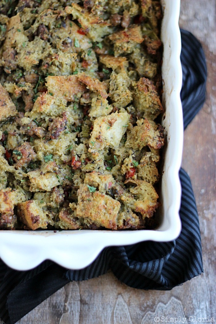Sourdough Artisan Bread Stuffing: A Thanksgiving Classic 🦃🌿