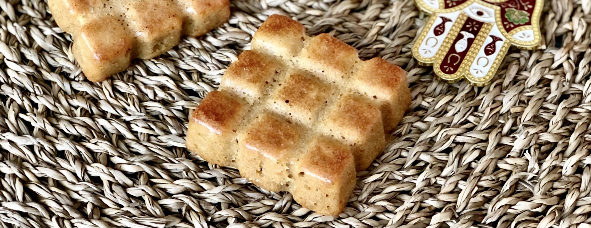 Apple Cinnamon Mini Cakes via @bakingwithnessa