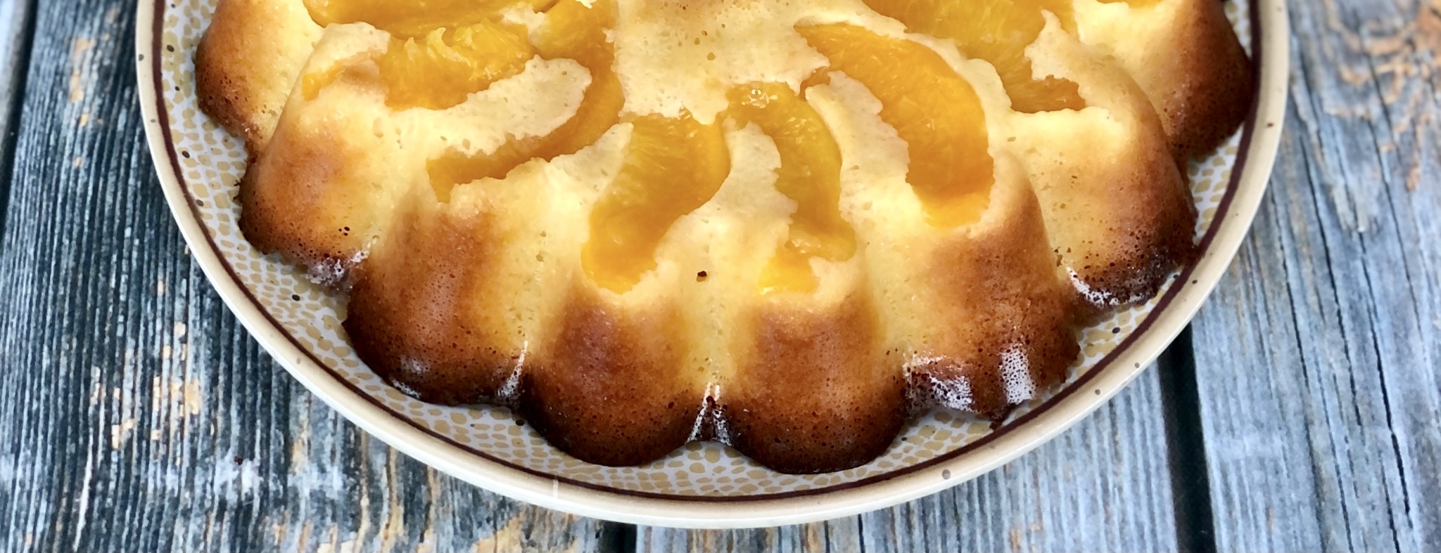 Easy Condensed Milk Peach Cake via @bakingwithnessa