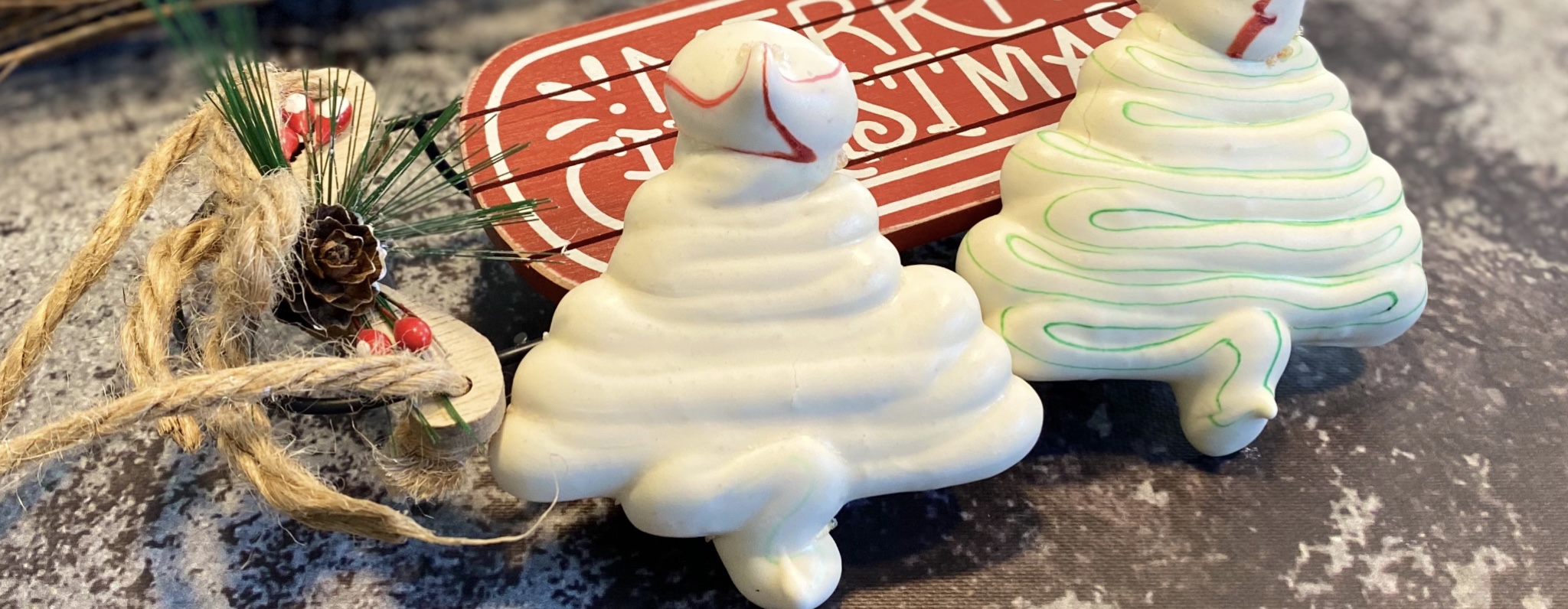Christmas Trees French Meringue via @bakingwithnessa