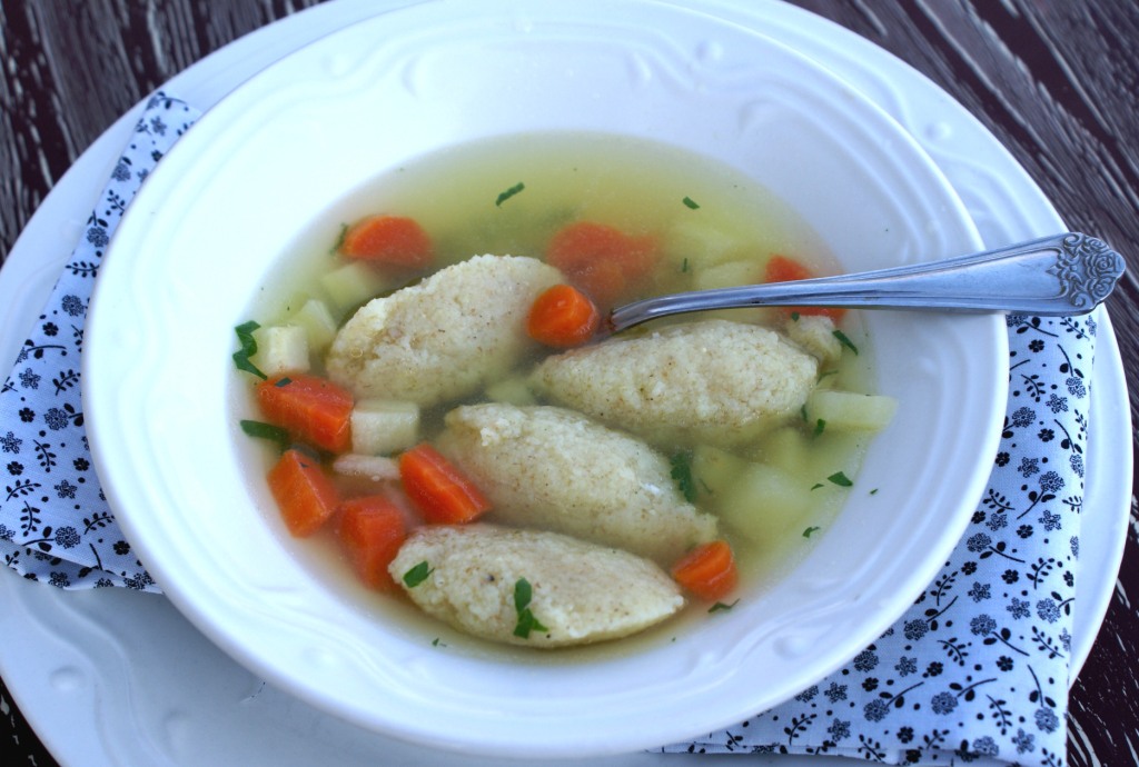 Chicken soup with farina dumplings