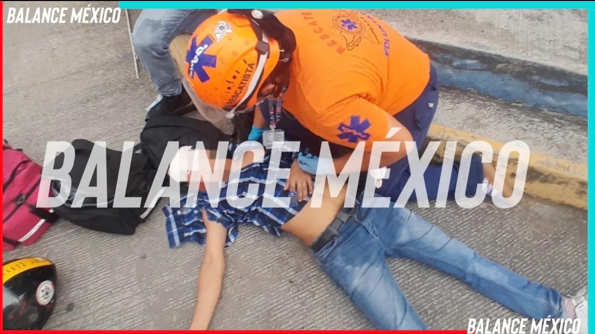Joven ciclista pierde el control y cae sobre la banqueta en Tapachula