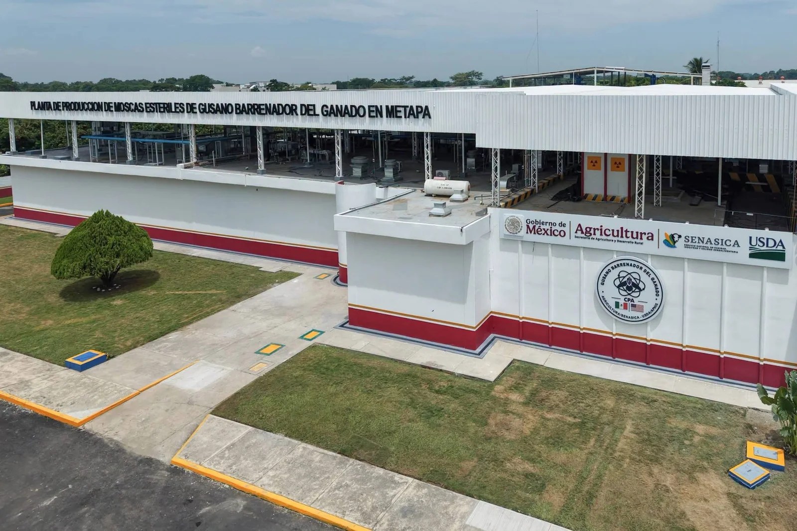 Alcalde de Metapa revela acuerdo para reducir 98% los olores de planta contra el gusano barrenador