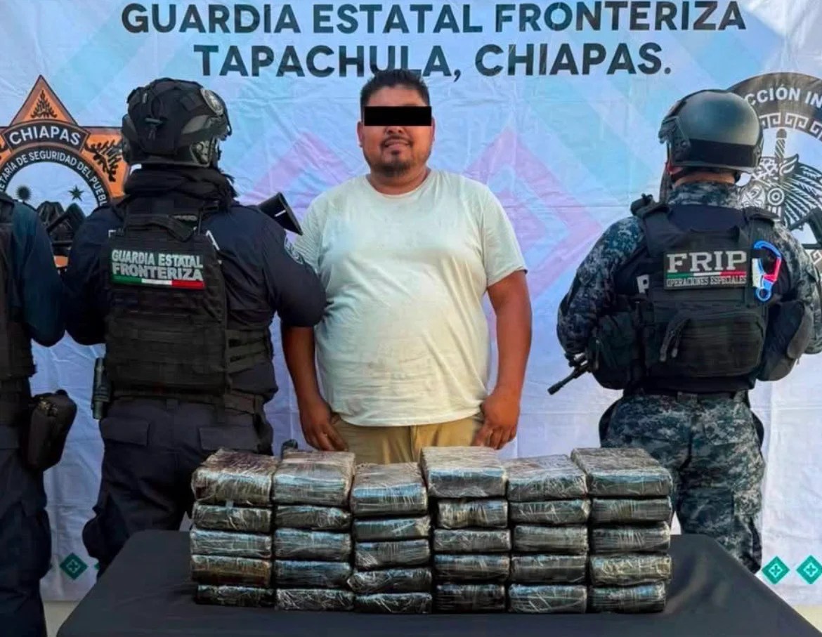 Detienen a hombre con 30 paquetes de presunta cocaína en Villa Comaltitlán