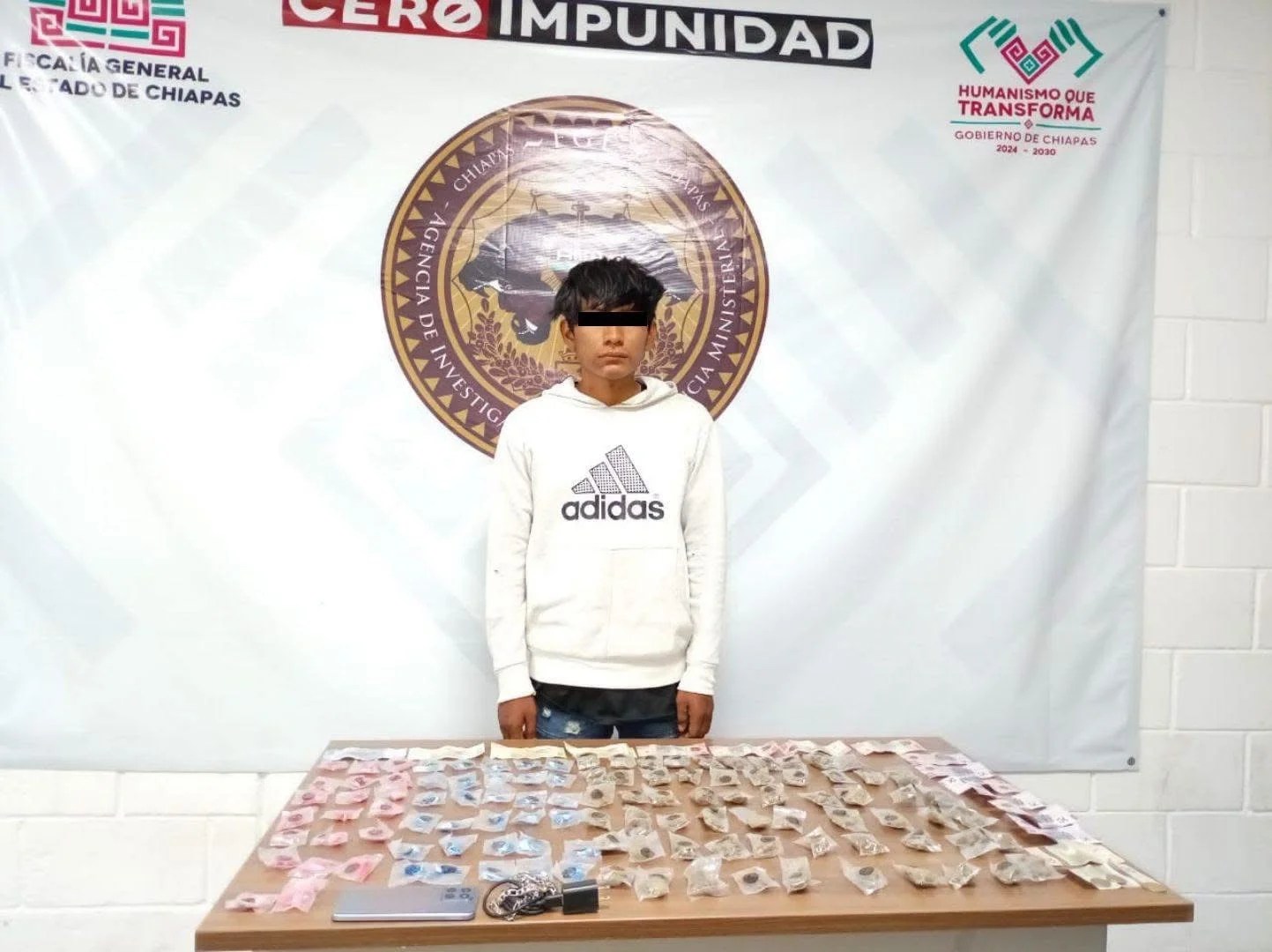 Ofrecía presunta droga desde su motocicleta y terminó detenido en Tuxtla Gutiérrez 