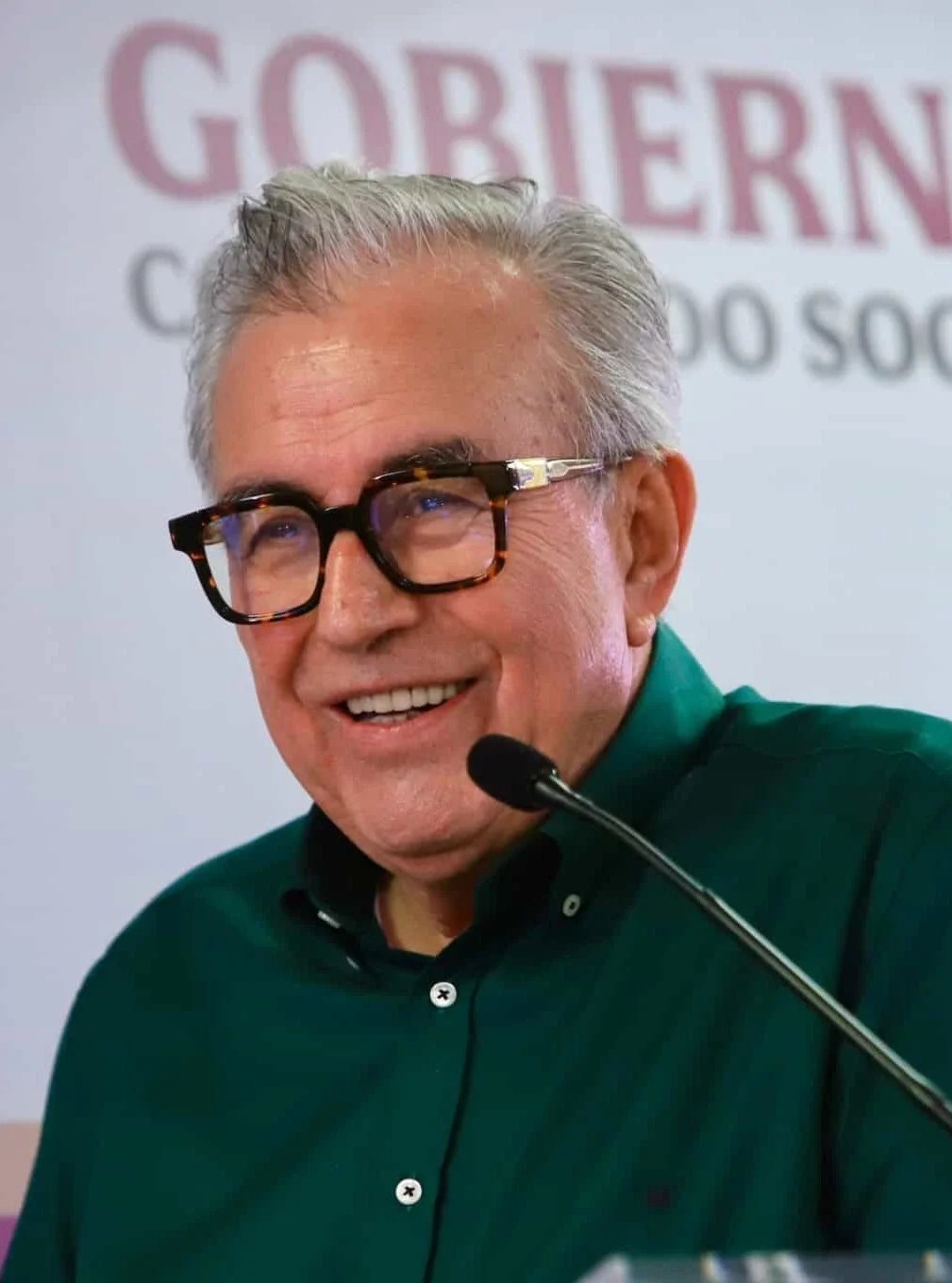 Rocha Moya vuelve a pedir licencia un día después de regresar al gobierno de Sinaloa