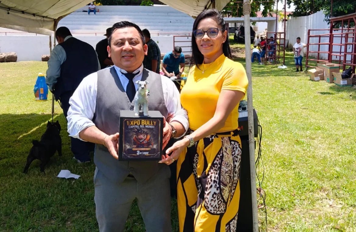  El Tapachulteco Lalo Morga conquista dos premios en exposición canina de Guatemala