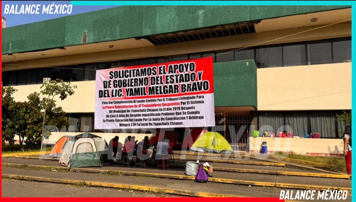 Extrabajadoras del DIF Tapachula despedidas en 2019 toman la Unidad Administrativa y exigen reinstalación