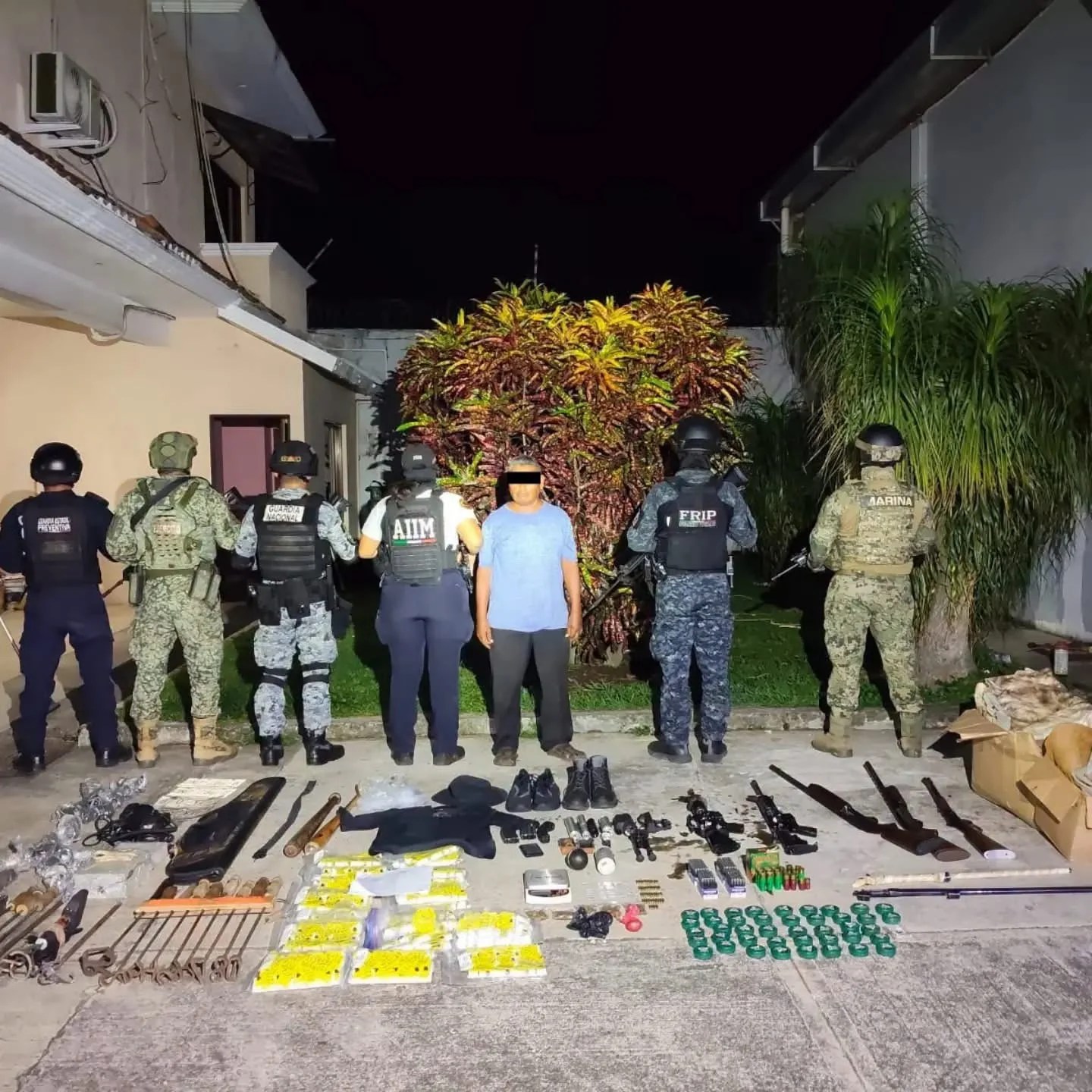  Tras cateo aseguran arsenal, presunta droga y seis vehículos en carretera a Nueva Alemania, Tapachula