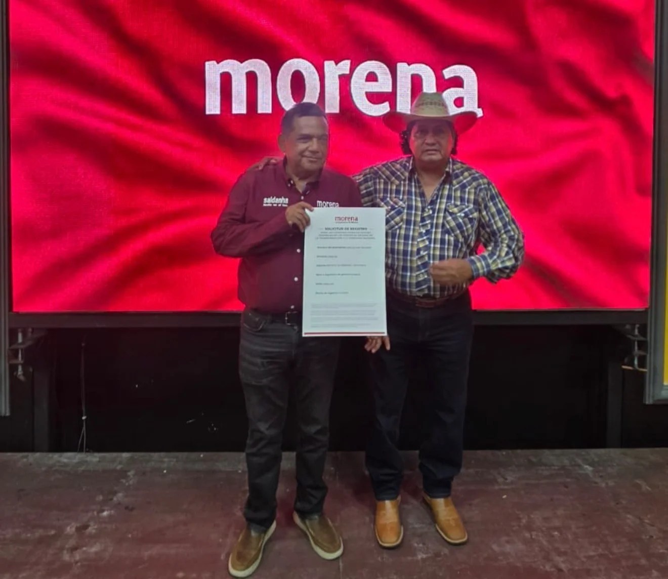 Carlos Díaz Saldaña se registra en morena por la coordinación del distrito 12