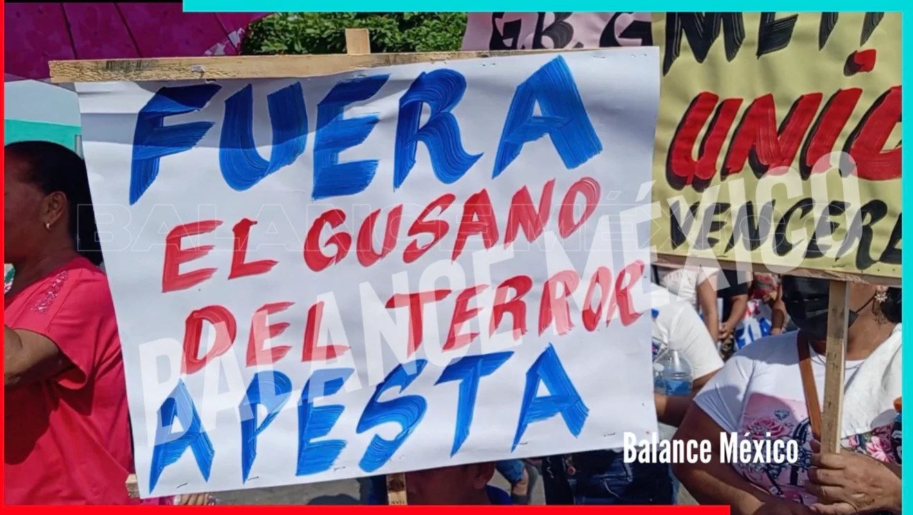 “Metapa apesta”: marchan habitantes y estudiantes contra planta de moscas estériles contra el gusano Barrenador en Chiapas