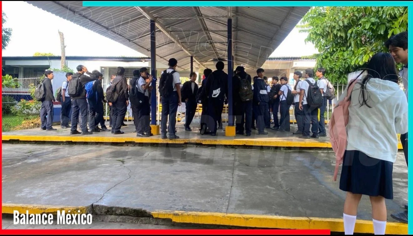 Niegan entrada a alumnos del Cobach 03 Cacahoatán por llevar el cabello largo