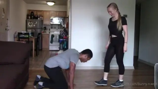 Bunny n wolf ballbusting (2)